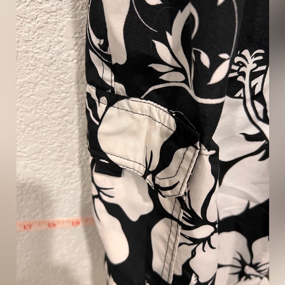 boys Hawaiian swim trunks - Picture 3 of 5